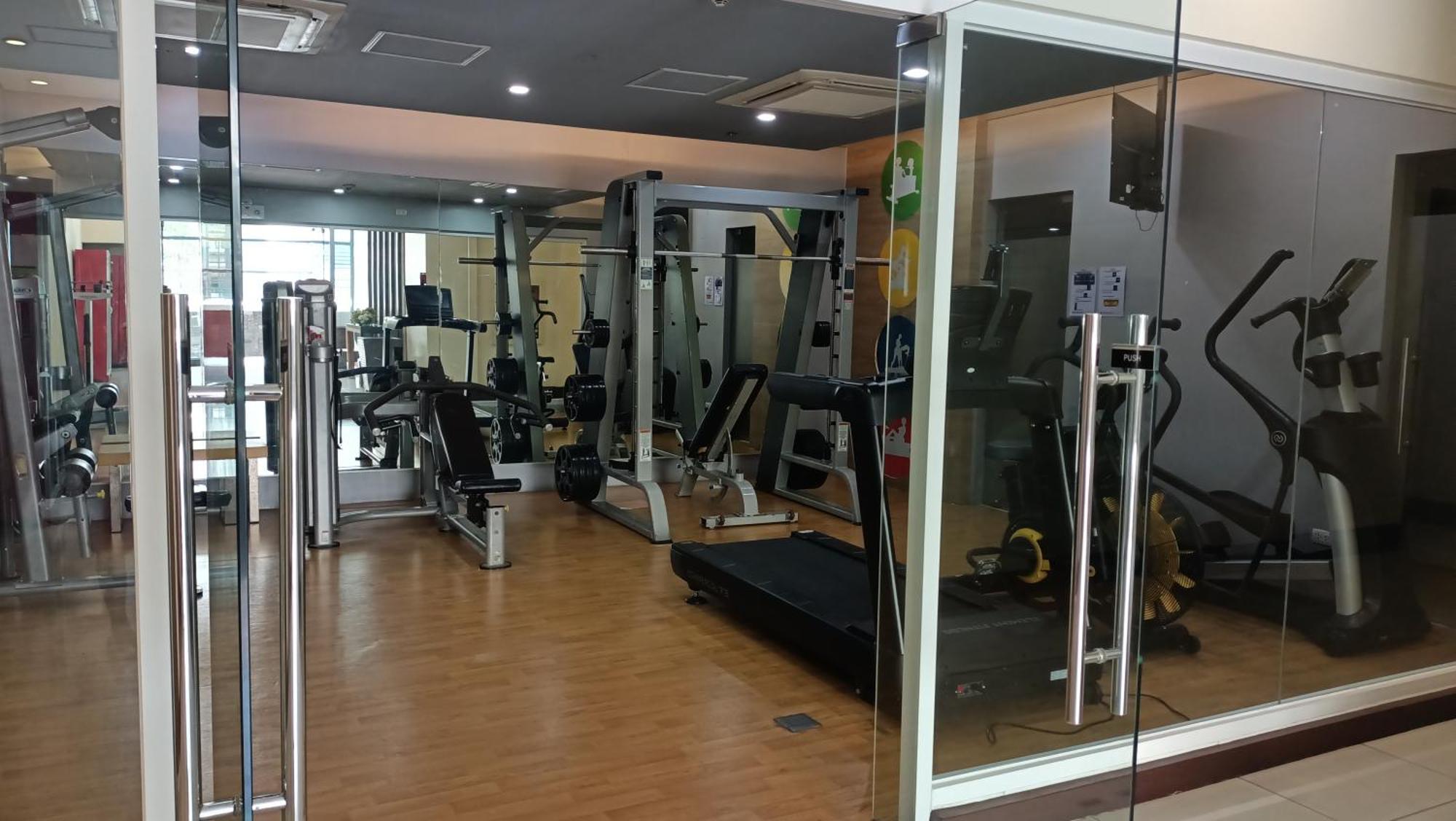 Hilander's Condotel Near Terminal 3 Airport Apartment *