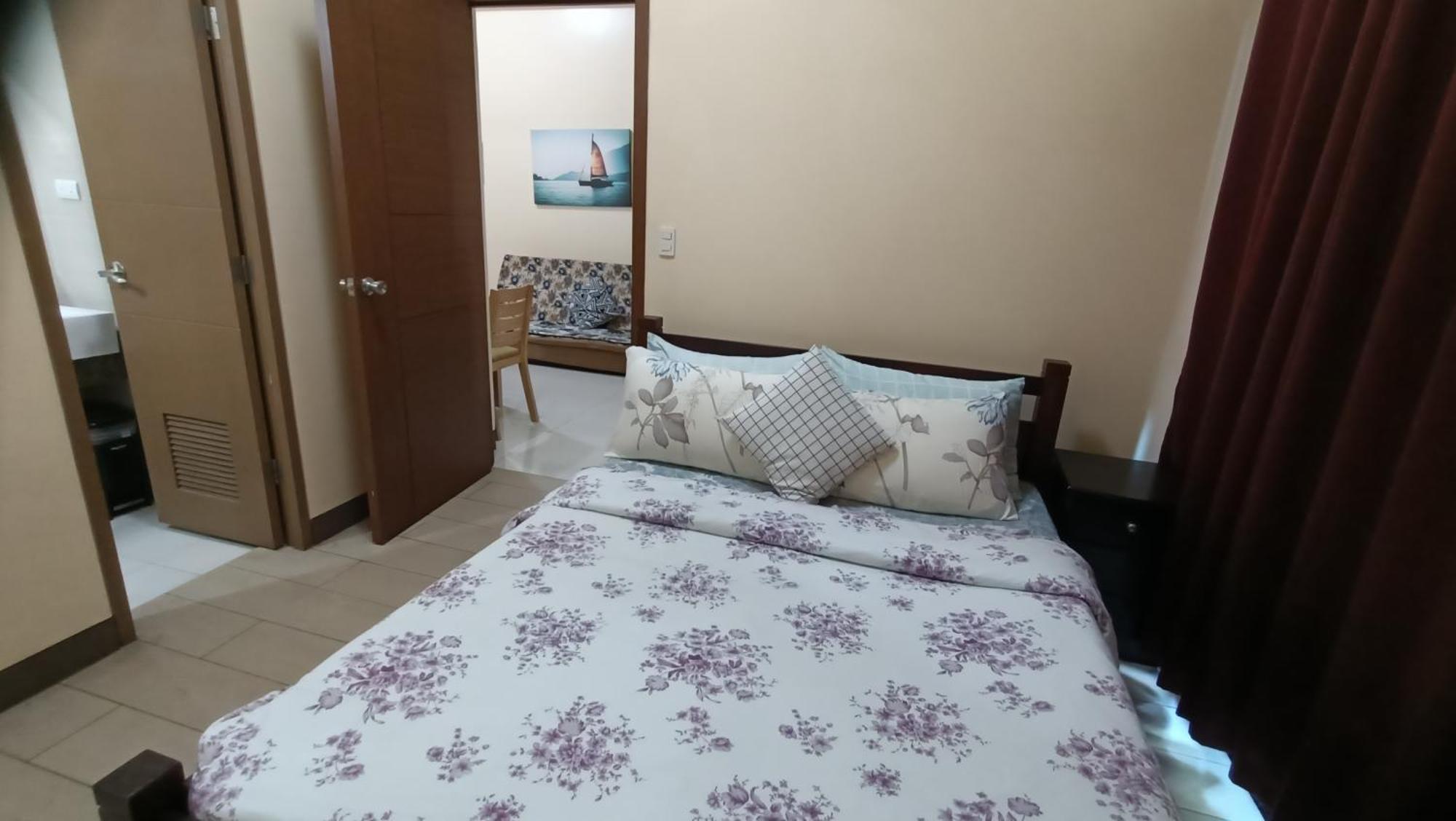 Hilander's Condotel Near Terminal 3 Airport * Manila